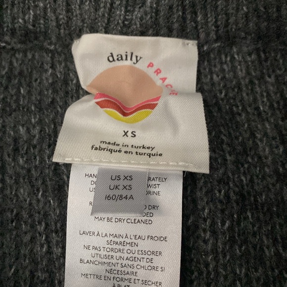 Anthropologie daily practice cropped gray knitted pants - Picture 3 of 3